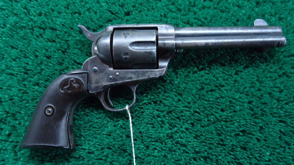 Concho #105 38mm Schädel gekreuzte Pistolen 1861 Colt Revolver Antik-Bronze 