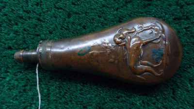 F1082  UNMARKED DOG AND HUNTER PATTERN FLASK - Image 3