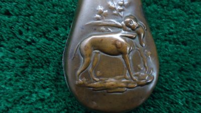 F1082  UNMARKED DOG AND HUNTER PATTERN FLASK - Image 6