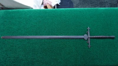 M10 MEDIEVAL 2 HANDED BROADSWORD - Image 13